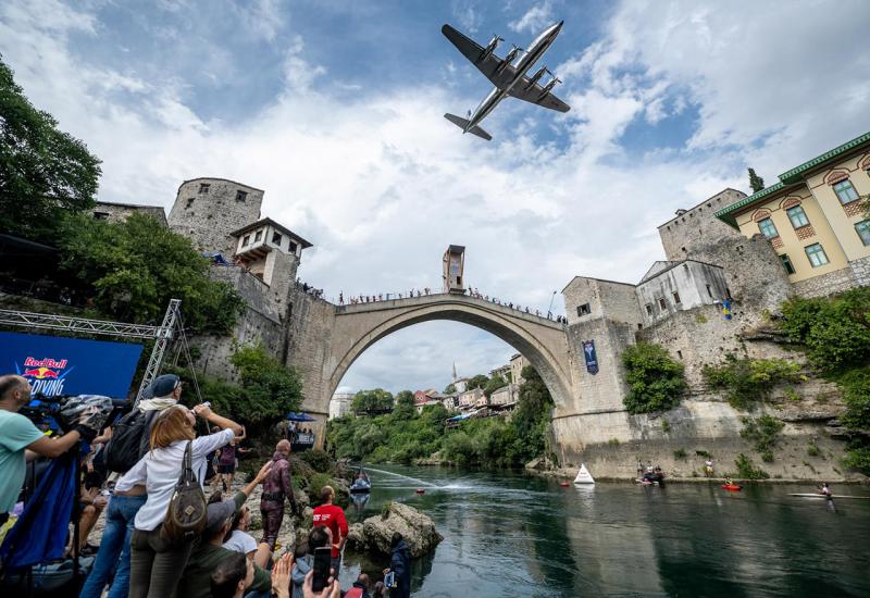 Red Bull je još jednom u Mostar donio sportski spektakl - Mostar: Iffland i Hunt pobjednici ovogodišnjeg Red Bull Cliff Divinga