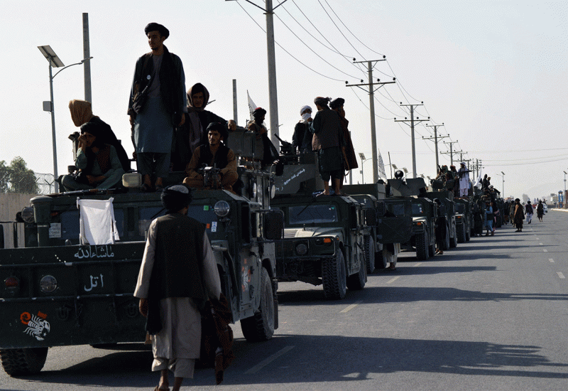 Veliki mimohod talibana u Kandaharu u američkom vojnim vozilima
