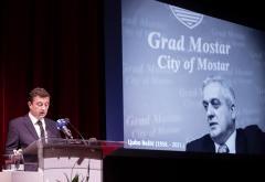 Oproštaj u Mostaru: Upis u Knjigu žalosti i komemoracija za Bešlića