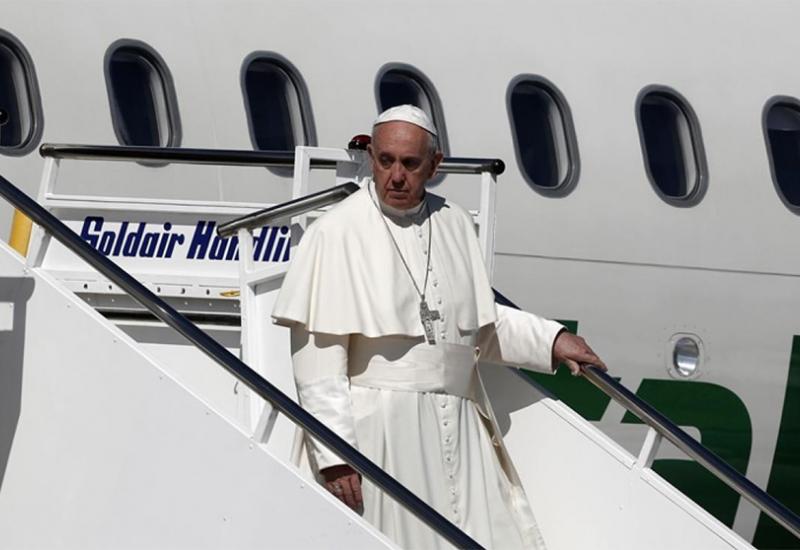 Neuobičajeno kratak boravak: Papa "bježi iz Mađarske"