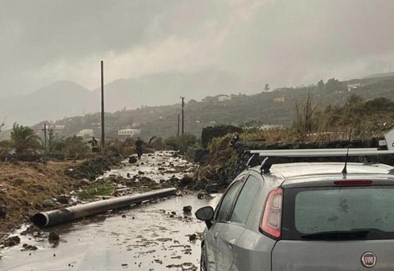 Tornado poharao talijanski otok - Tornado poharao talijanski otok, dvije osobe poginule 