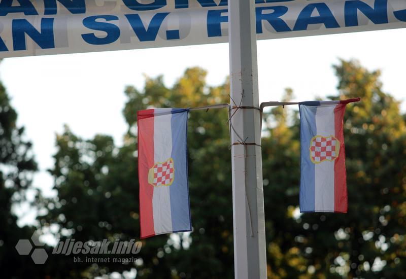 Čapljina ''okićena'' zastavama Herceg Bosne