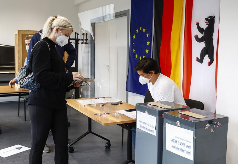 Njemačka: Prema izlaznim anketama CDU/CSU i SPD osvojili po 25 posto glasova 