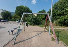Uništeno i zapušteno dječje igralište u Mostaru