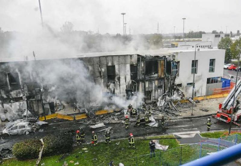  - Osam mrtvih: Zrakoplov se srušio na zgradu