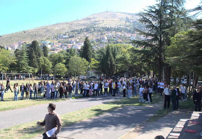 Mostar: Na Univerzitetu ''Džemal Bijedić'' održan Brucoški sat