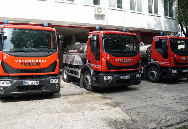 Svaka cisterna bez PDV-a košta 165.000 maraka - Mostarski vatrogasci dobili tri nove cisterne