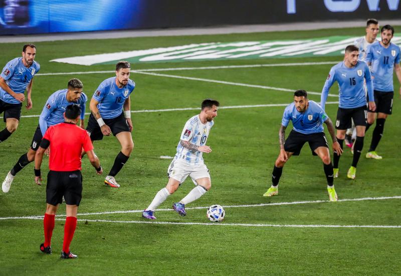 Koliko je Urugvajaca potrebno za čuvanje Messija? - Prekinut pobjednički niz Brazila; Neobičan gol Messija