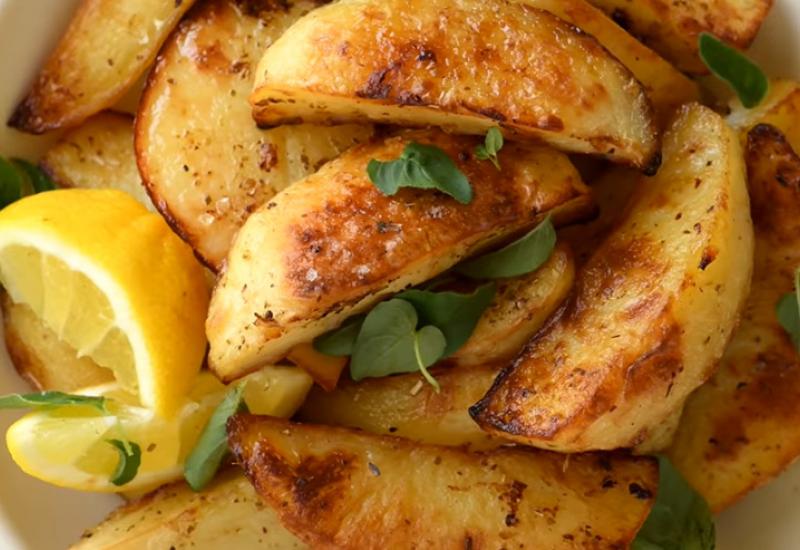 Napravite grčki krumpir s limunom