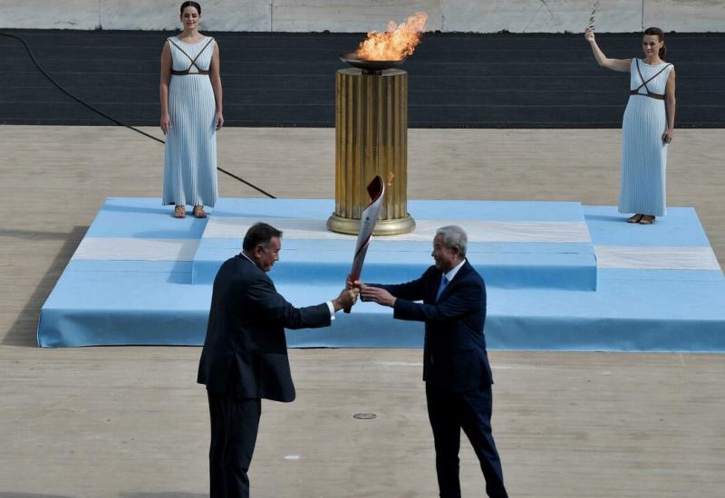 Olimpijski plamen preuzeli Kinezi