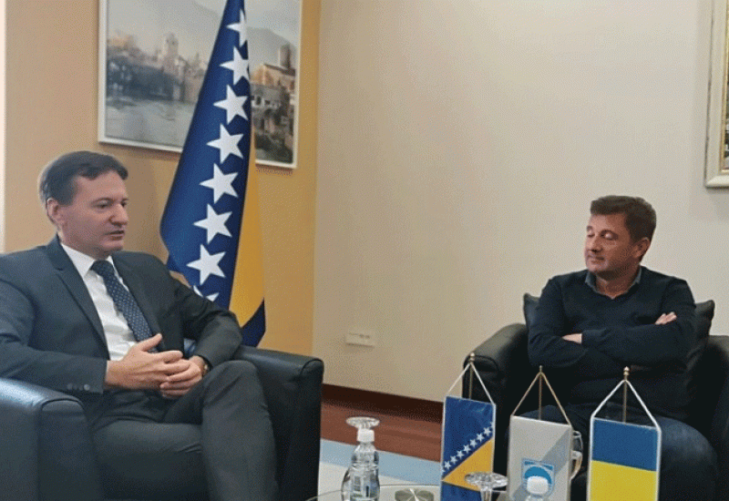Rumunjski veleposlanik kod mostarskog gradonačelnika - Uspostava zračnih veza s Mostarom tema razgovora Kordića s rumunjskim veleposlanikom