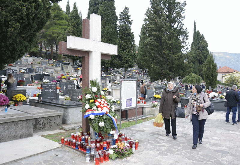 Mostar: Brojni vjernici posjetili vječna počivališta najmilijih