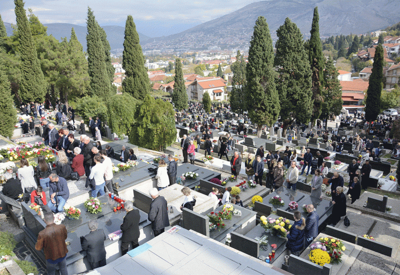 Mostar: Brojni vjernici posjetili vječna počivališta najmilijih