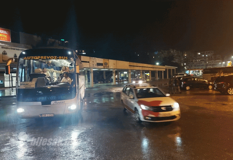 U sukob migranata na autobusnoj postaji Mostar - Mostar: Radili noževi na autobusnoj postaji 