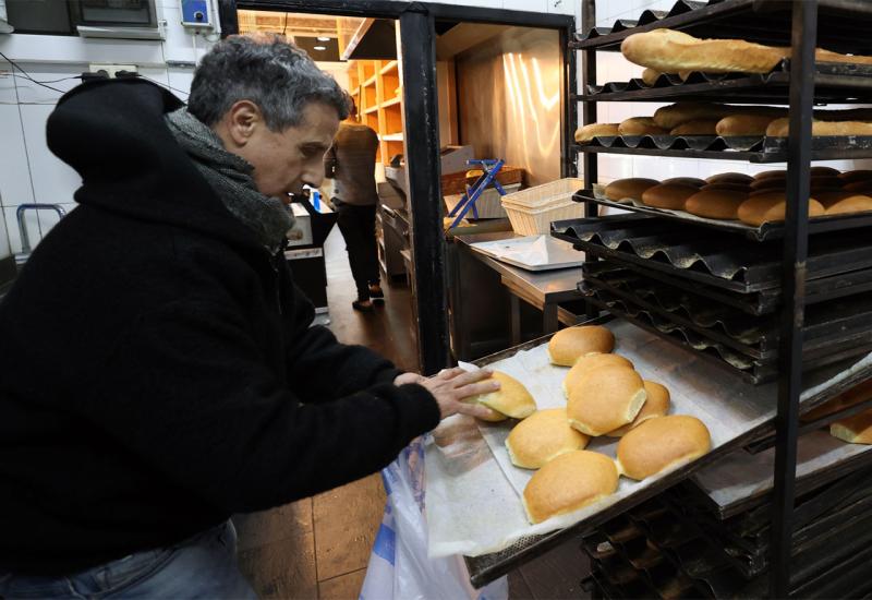 Marokanski biznismen beskućnicima otvorio vrata svog hotela i dijeli hranu