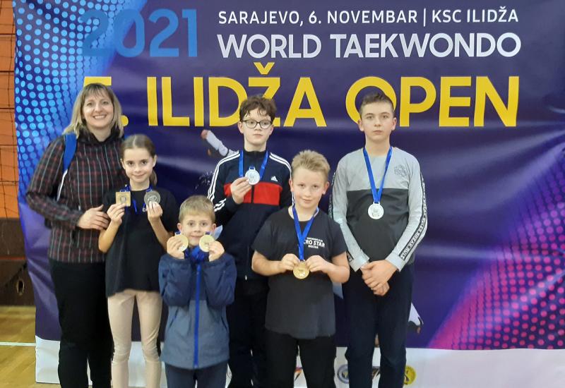Dio ekipe koja je nastupila na Ilidži -  Ilidža Open: Cro Star izborio za 22 medalje, od čega čak 11 zlata