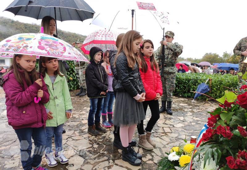 Čapljina: Odana počast Božanu Šimoviću u njegovom rodnom mjestu