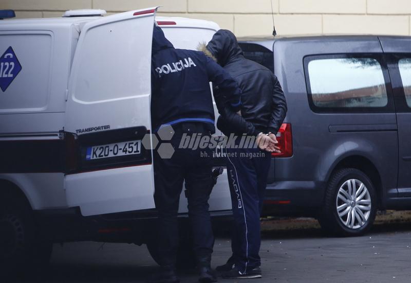 Osumnjičeni nakon izlaska iz Tužiteljstva - Policija uhitila jednu osobu osumnjičenu za pljačku u Gnojnicama