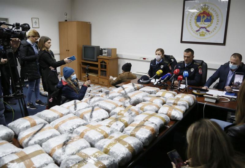 Četiri muškarca i žena 'pali' kod Sarajeva sa 130 kg droge