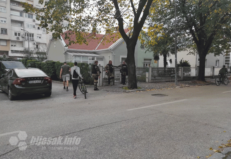 Trenutno je situacija mirna dok je na terenu veliki broj policajaca. - Neredi u Mostaru: Policija traži osobe iz sukoba