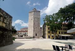 Zadar, grad zapretan u sunčanoj zraci