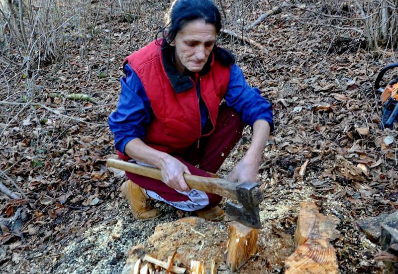Priča iz Bugojna: Bori se za život prodajom svega što pronađe u šumi