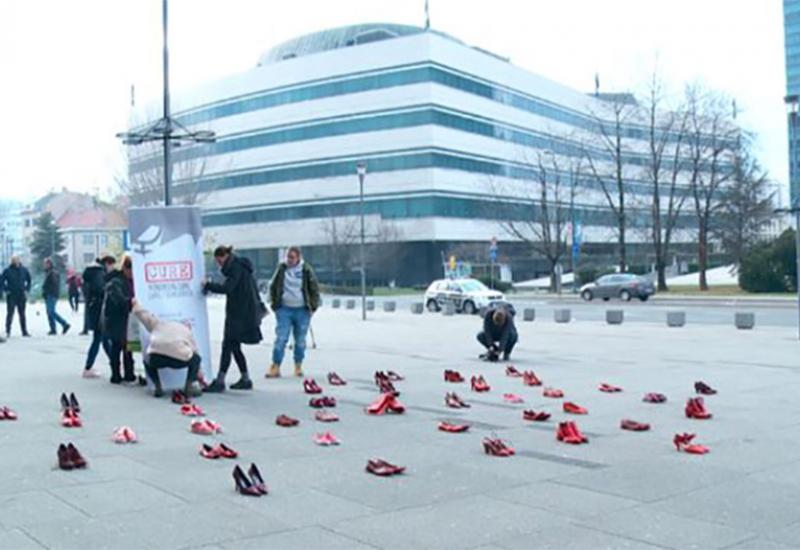 Crvene cipelice za broj žena koje su ubili njihovi partneri - Crvene cipelice za broj žena koje su ubili njihovi partneri