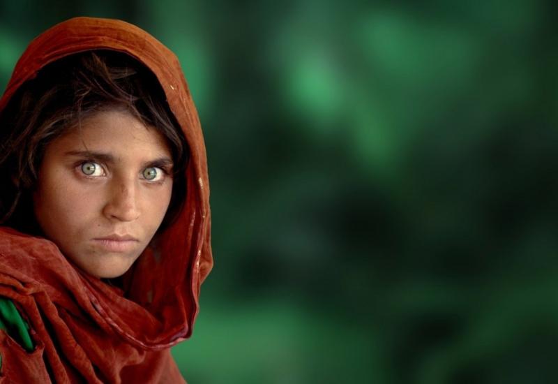'Afganistanska djevojka' s naslovnice National Geographica evakuirana u Italiju