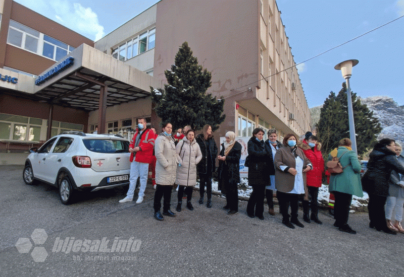 Prosvjed medicinskih djelatnika u Konjicu  - Zdravstveni djelatnici u Konjicu: Plaće ili totalna blokada puta M17 i institucija u Mostaru