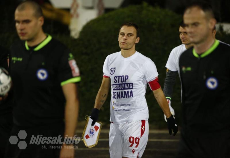 Nogometaši Zrinjskog i Leotara izašli na teren u majicama ''Stop nasilju nad ženama''