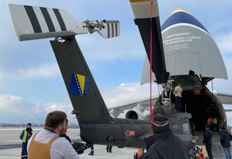 Došli su u Sarajevo Bell Huey II - Helikopteri Huey II za OSBiH dopremljeni na sarajevski aerodrom
