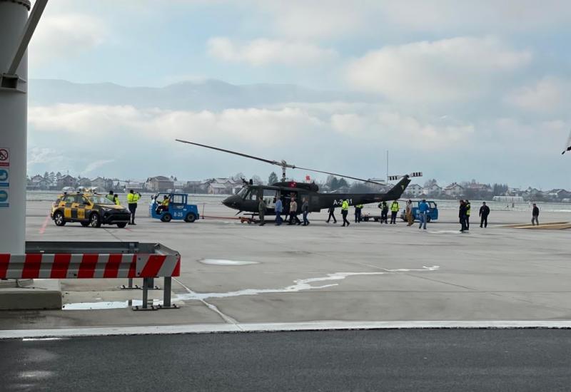 Novi helikopteri Huey II za OSBiH došli na sarajevski aerodrom