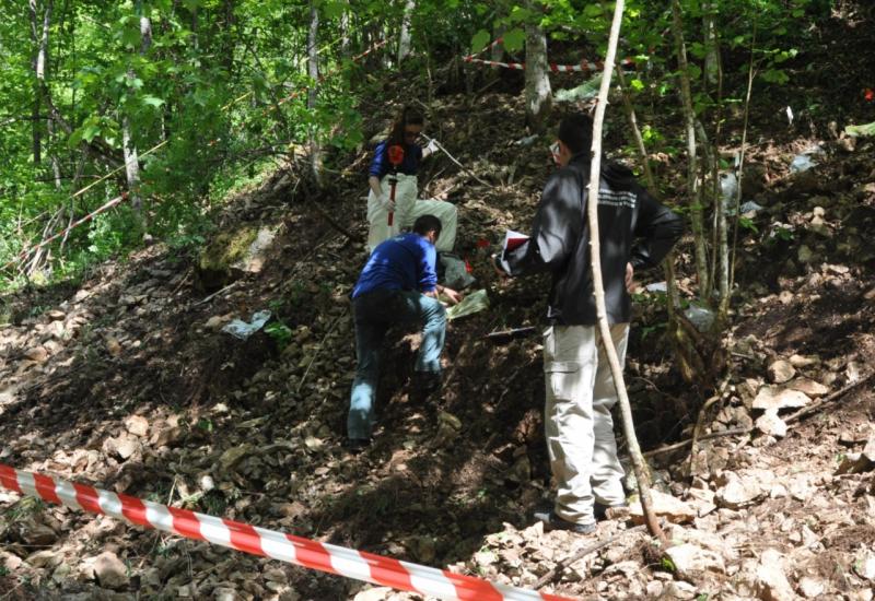 Žrtve pronađene u masovnoj grobnici u Kalinoviku povezane su s genocidom u Srebrenici