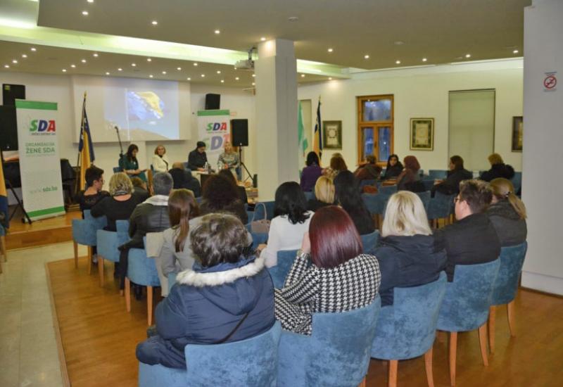 Tribina je održana u Brčkom - Zakonskim i institucionalnim rješenjima raditi na jačanju obitelji