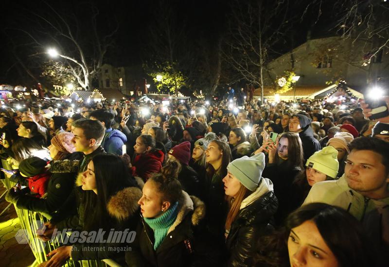 Advent u Mostaru: Crvena jabuka na Šetnici zagrijala atmosferu