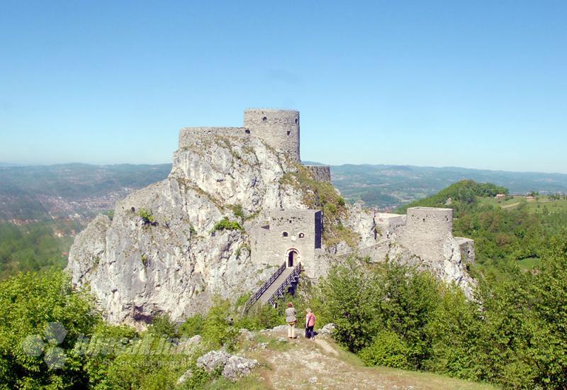 Srebrenik: Prekrasna utvrda pa makar je okrenuo oʞɐdoɐu :) 