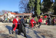 Josip Šimović i magarac Eustahije pobjednici božićne utrke magaraca