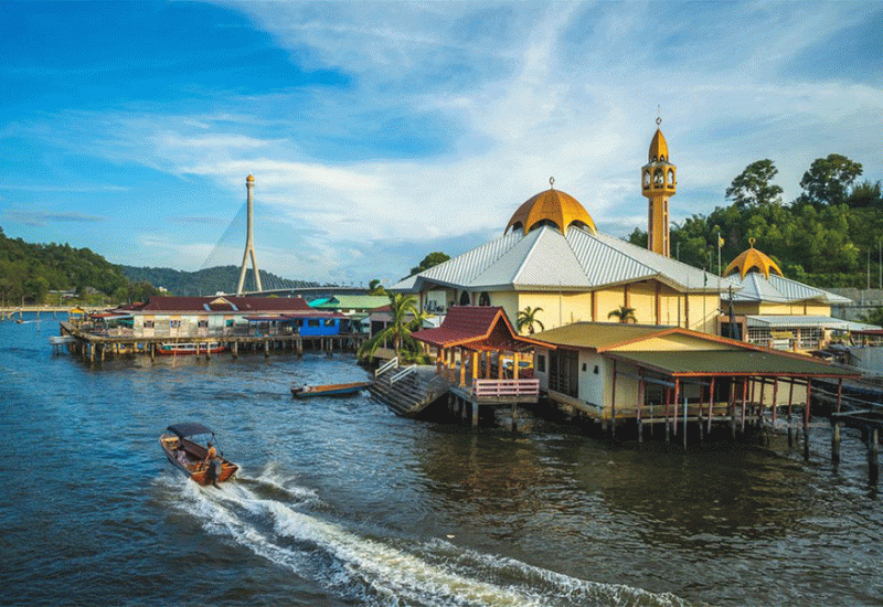 Kampong Ayer, Bruneji - Najveće vodeno selo na svijetu kojim policija juri u drvenim čamcima