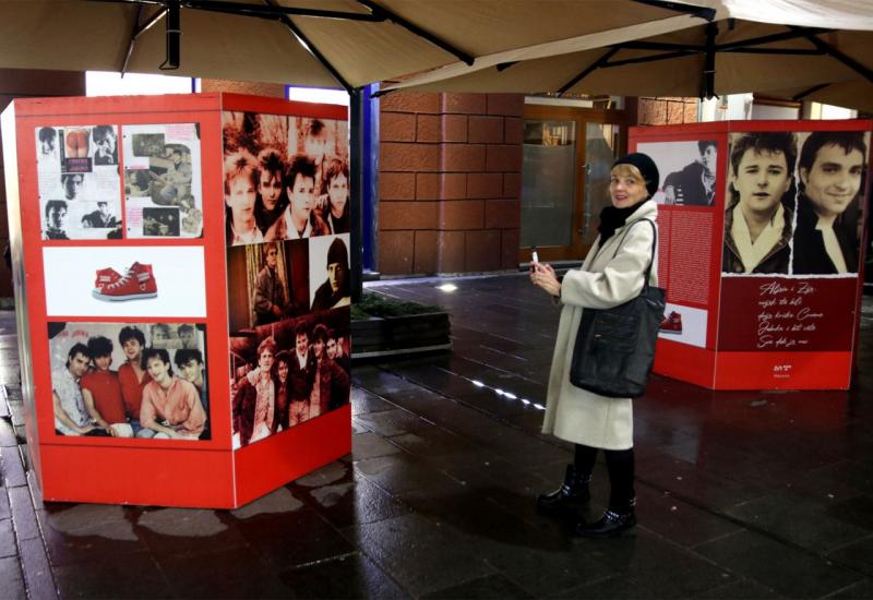 Otvorena multimedijalna izložba 'Crvena jabuka: Za sve ove godine'