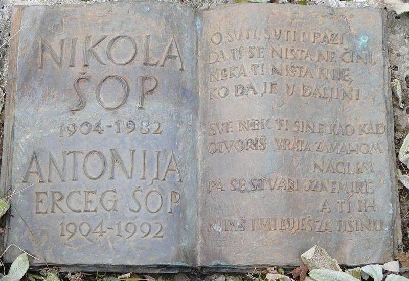 Epitaf na grobu Nikole Šopa na Mirogoju - Pjesnik u čijoj je poeziji religioznost dosegnula kozmičku dimenziju
