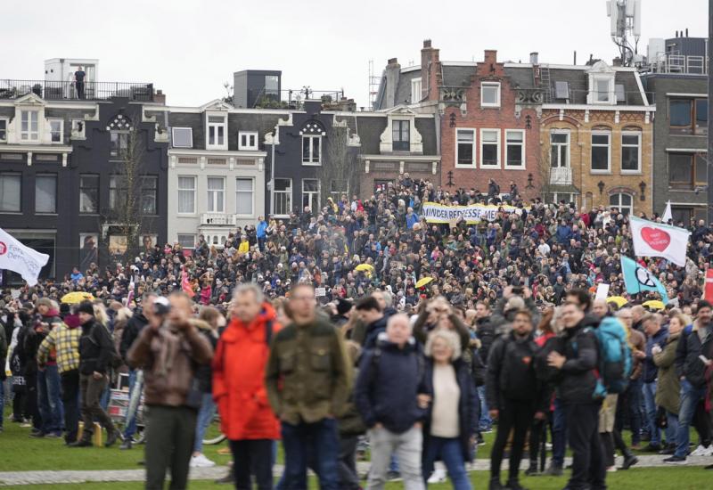 Žestok okršaj policije i demonstranata u Amsterdamu zbog lockdowna