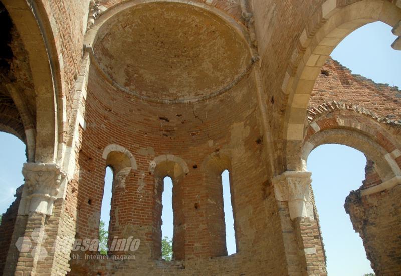 Novi Bečej: Bazilika usred „pustinje“ i čudak koji je zauvijek prekrižio ženski rod