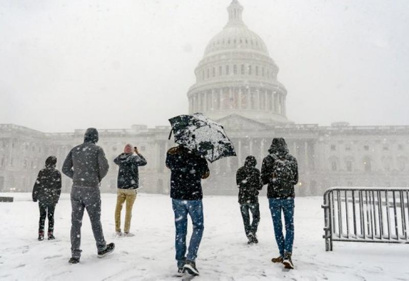 Snježna oluja u Washingtonu - Na istoku SAD-a zatvorene škole i otkazano stotine letova zbog snježne oluje 