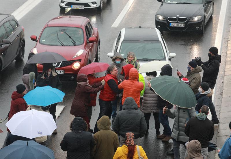 Srbi i dalje ne vjeruju Vučiću: Blokada auto puta zbog dozvola kompaniji ”Rio Tinto”