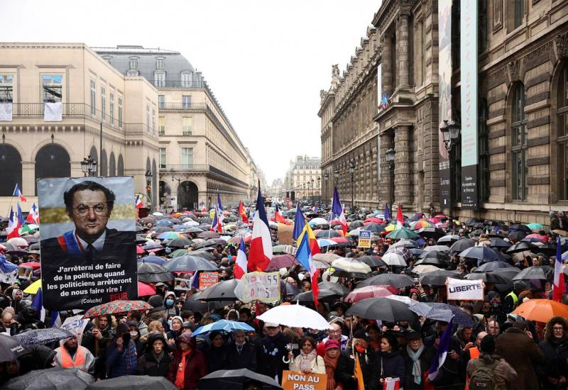 Prosvjednici se protive najavljenom zakonu - Više od 100.000 ljudi širom Francuske prosvjedovalo protiv ograničavanja prava necijepljenih
