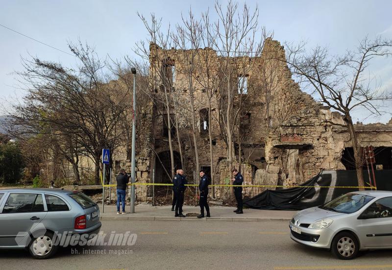 Policija ispred ruševine - Mostar: Vatrogasci izvukli tijelo ispod ruševina, stradali tragao za starim željezom