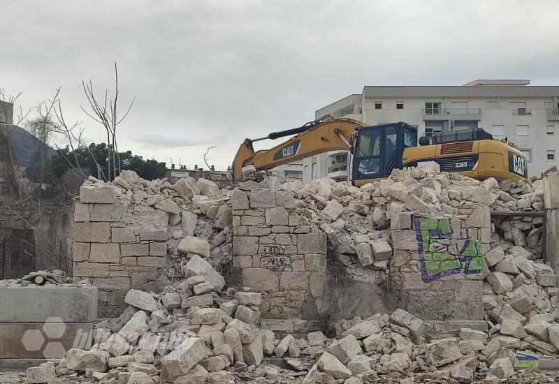 Pogledajte kako bageri ruše ''Ćirinu zgradu''