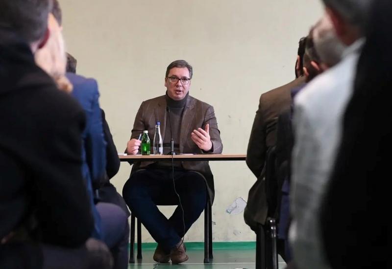 Vučić: Neprihvatljivo je da djeca pjevaju o pucanju na džamiju 