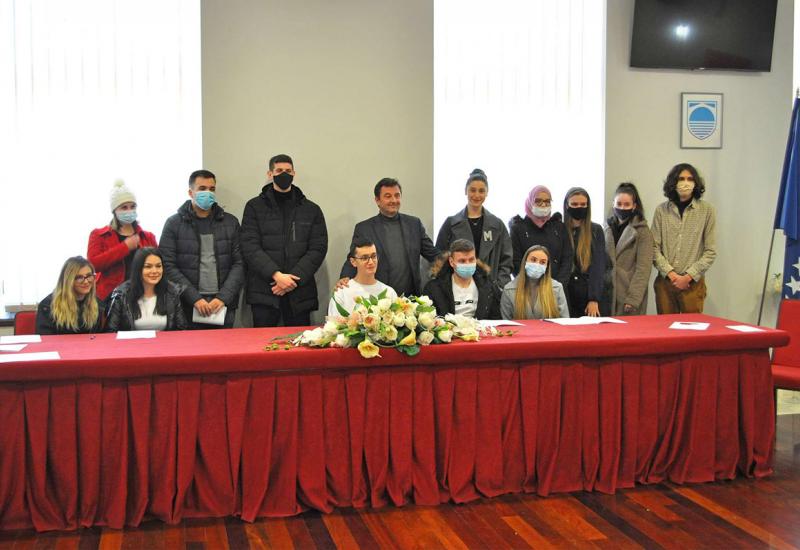 Grad Mostar: Za stipendiranje studenata 357.000 maraka