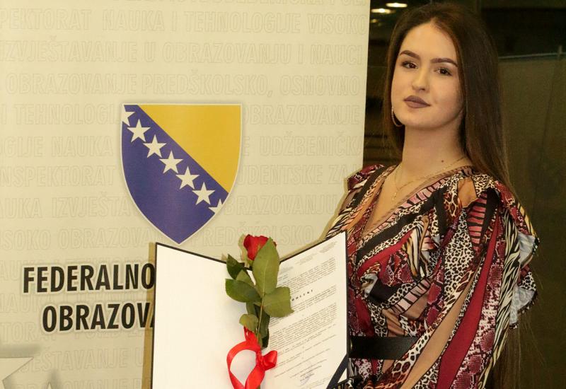 Predstavljamo dobitnicu Nagrade za najbolje studente FBiH i Zlatne plakete Unije  studenata UNMO